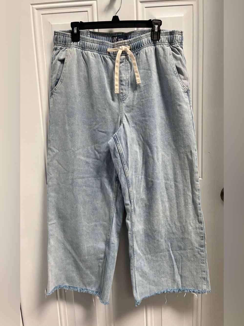 GAP High Rise Pull-On Wide-Leg
Jeans